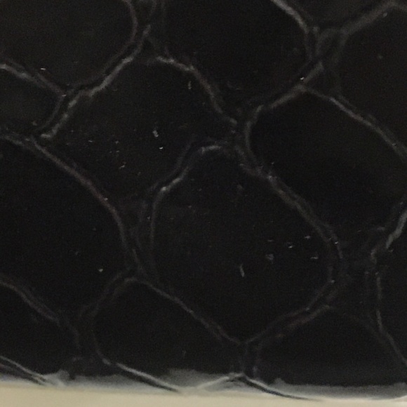 Black plastic alligator pattern with hand painted design - Picture 6 of 10